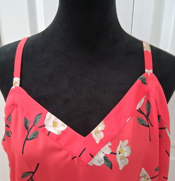 Torrid Coral Floral Sleeveless Blouse  Size 0 - Picture 2 of 13